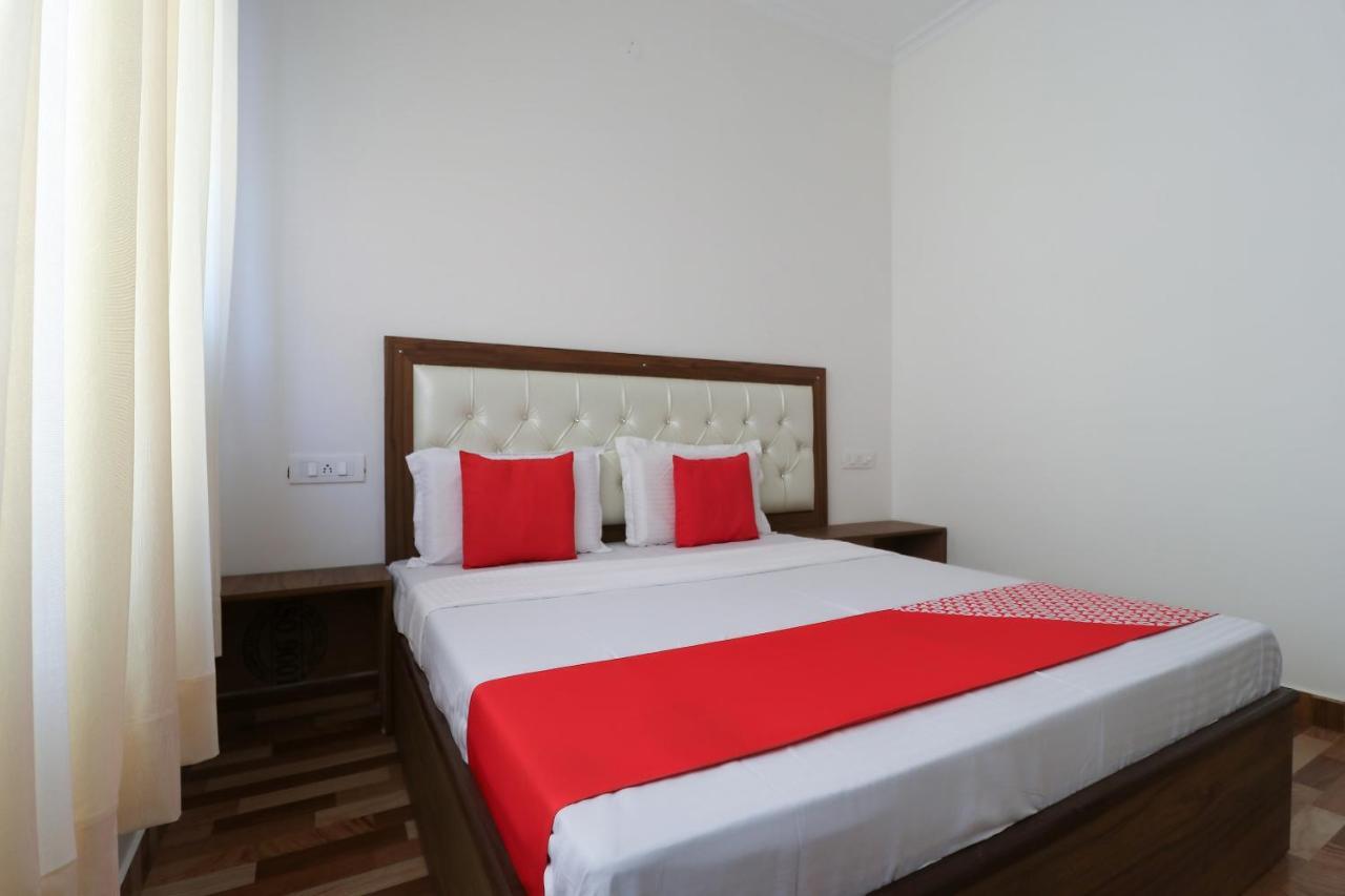 OYO 64004 Hotel Kartar Zirakpur Bagian luar foto