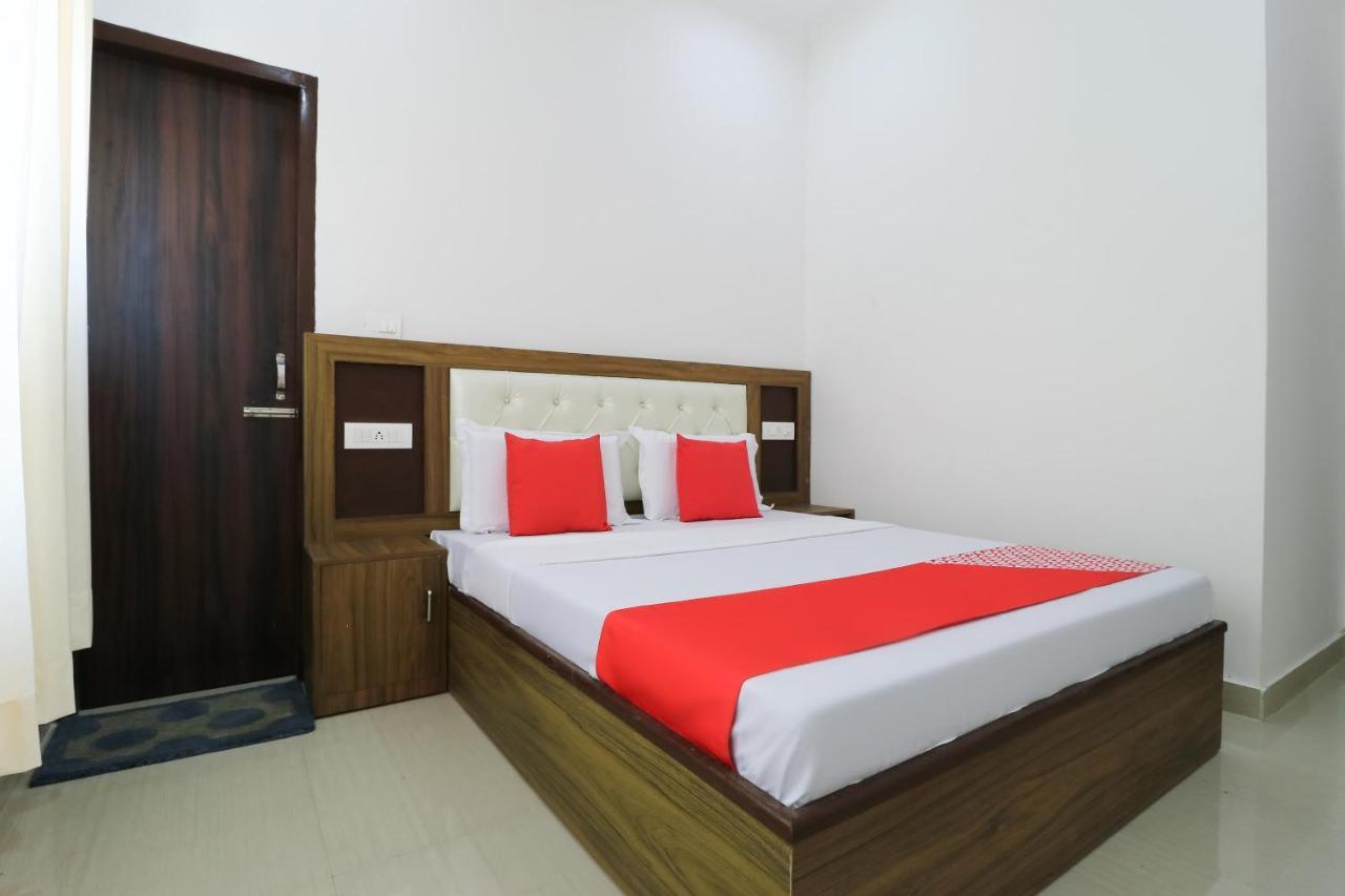 OYO 64004 Hotel Kartar Zirakpur Bagian luar foto