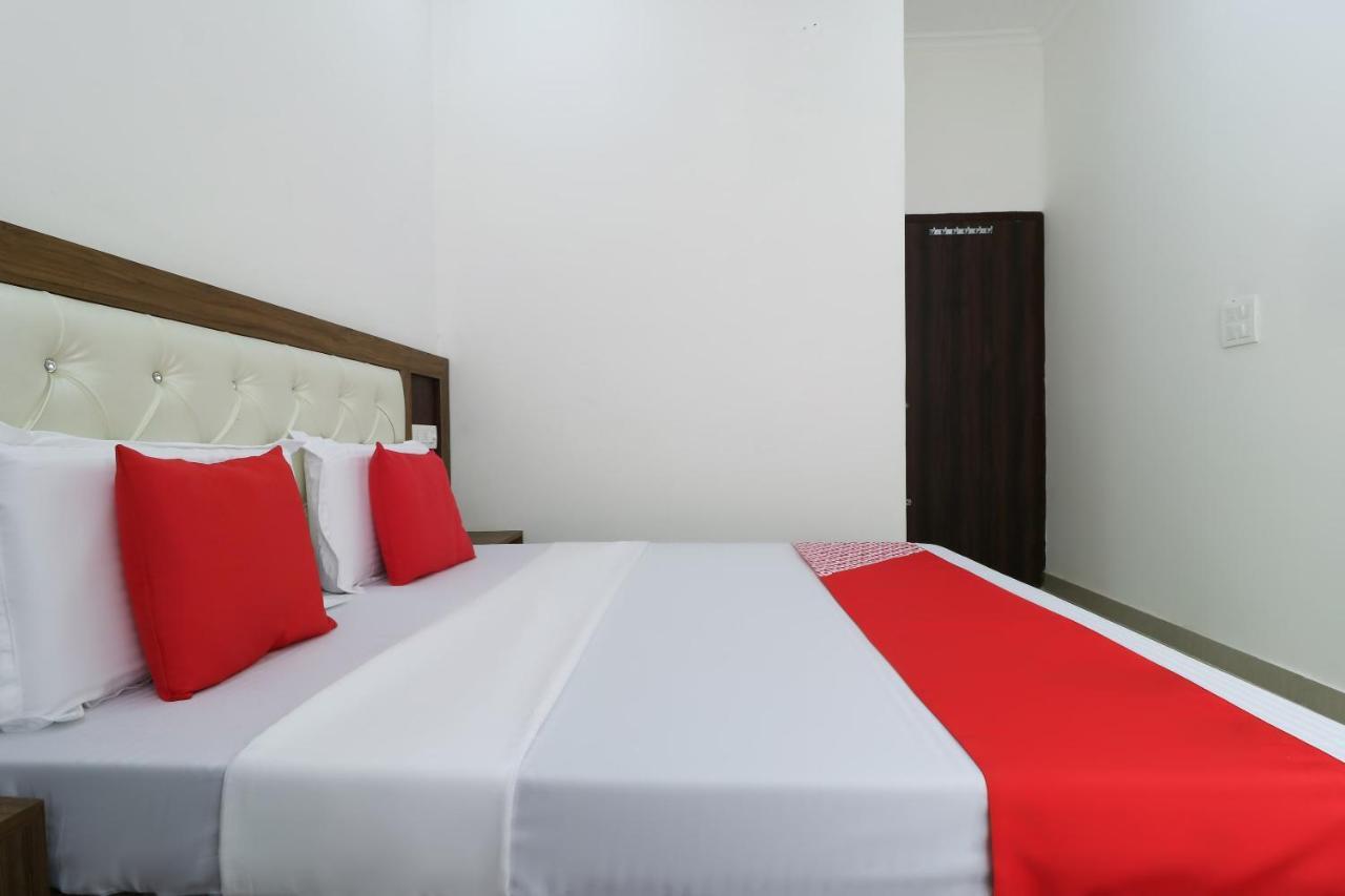 OYO 64004 Hotel Kartar Zirakpur Bagian luar foto