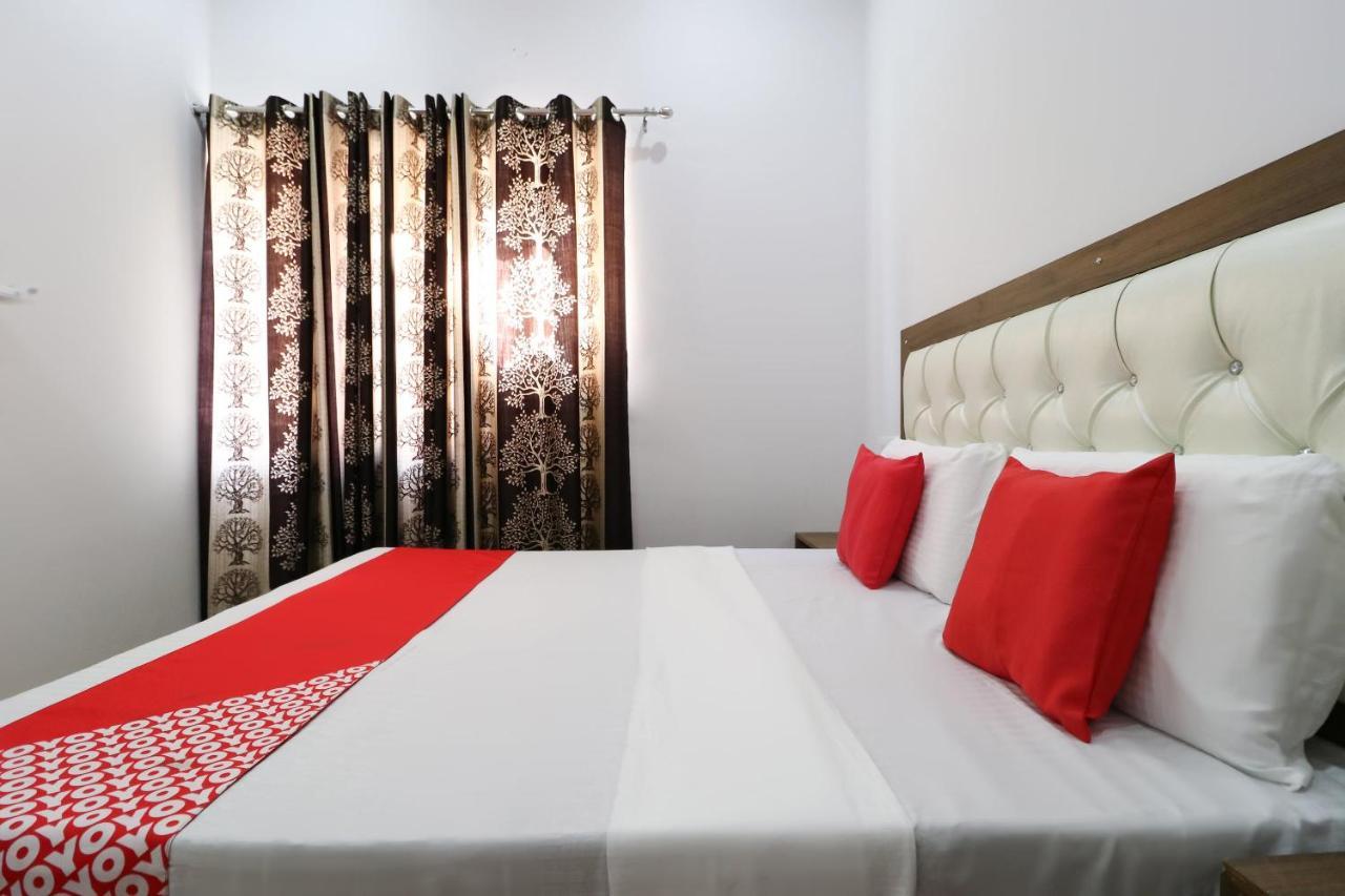 OYO 64004 Hotel Kartar Zirakpur Bagian luar foto